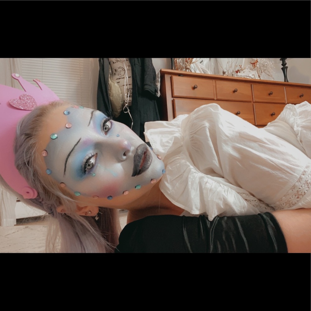 Meet your Posher, Morgan.                        🖤IG- @mutinyinheaven
